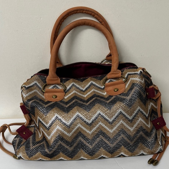 Purse, Miss Albright, black/tan/white chevron pattern, leather trim, EUC!! - Picture 3 of 14